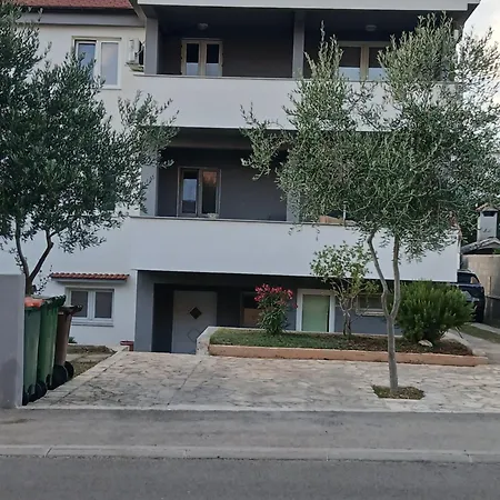 Πανσιόν Zeljko Ζαντάρ